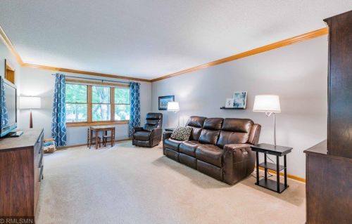 2224 Ariel St, Saint Paul MN 55109-2852 exterior