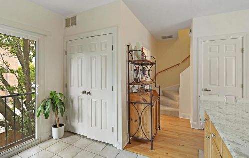 4549 Central Ave, Chicago, IL 60630-3370