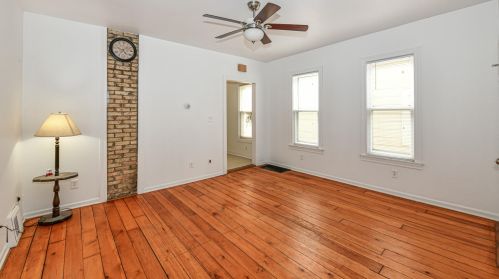 932 73rd St, Milwaukee, WI 53214-3125