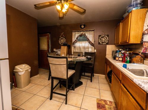 4048 69th St, Milwaukee, WI 53216-1121