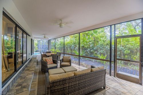 155 Old Tamiami Trl, Naples FL 34110-1170 exterior