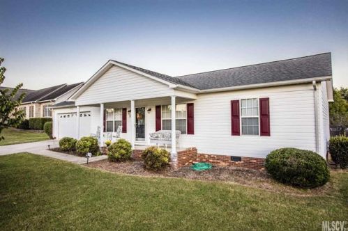 1483 Farmington Hills Dr, Conover, NC 28613-9043