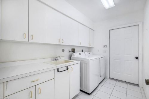 7713 Ahoy Ave, Naples FL 34109-7647 exterior