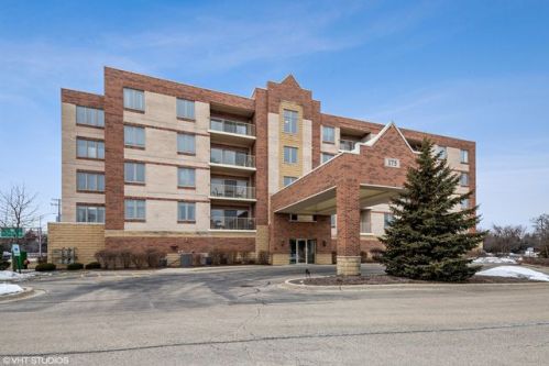 175 Brush Hill Rd, Elmhurst IL  60126-5652 exterior