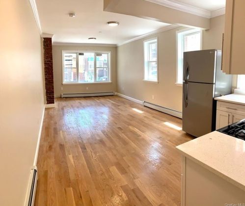 3367 Fenton Ave, Bronx NY  10469-2805 exterior