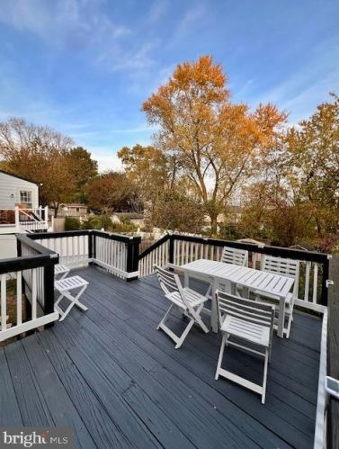 6949 Westhampton Dr, Alexandria VA 22307-1527 exterior