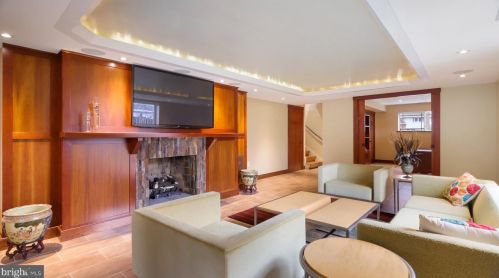 4512 Dolphin Ln, Alexandria VA 22309-3110 exterior