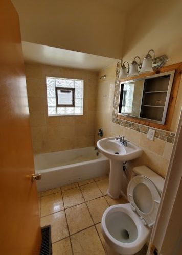 13822 Atlantic Ave, Chicago IL  60827-1905 exterior