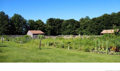 374 Trailsend Dr, Torrington CT 06790-2246 exterior