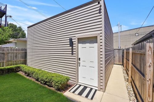 2026 Superior St, Chicago IL 60612-1313 exterior