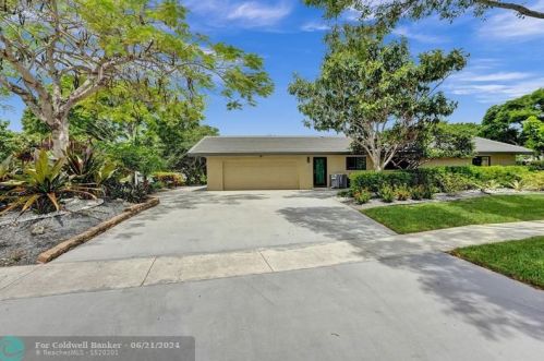 6711 Grande Dr, Boca Raton, FL 33433-2734