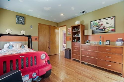 69 Kendrick Ln, Huntington Station NY 11746-7829 exterior