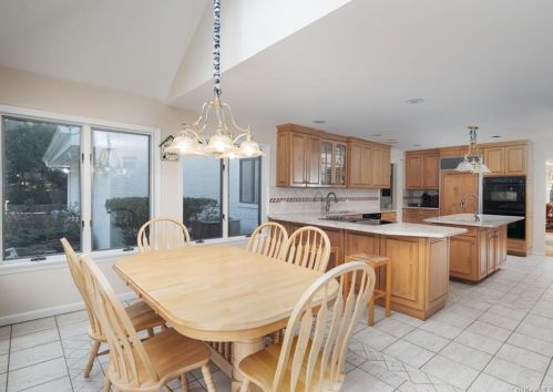 18 Day Rd, Armonk NY exterior