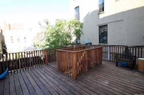 2029 Daly Ave, Bronx NY 10460-2834 exterior