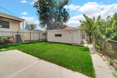 2335 92nd St, Chicago IL  60617-3841 exterior