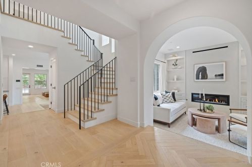 10464 Caribou Way, Tustin CA  92782-1470 exterior