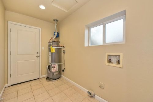 914 Mormon St, Folsom CA 95630-2611 exterior