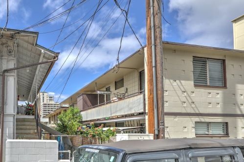 2227 Date St, Honolulu HI 96816-1024 exterior