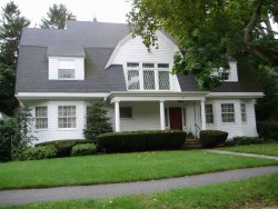 94 Nehoiden Rd, Newton, MA 02468-1926