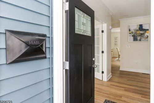 4 Hollywood Ave, Montclair NJ  07042-4306 exterior