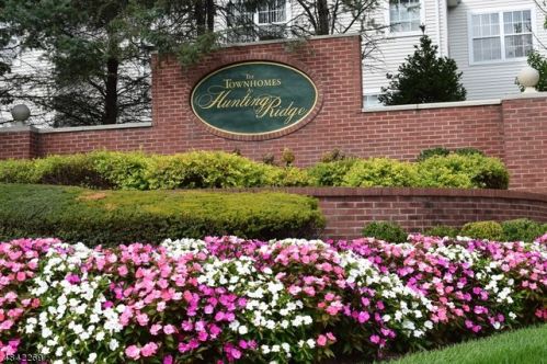 8 Gordon Cir, Parsippany, NJ 07054-3413