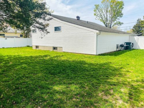 32 Elm St, Central Islip NY  11722-4145 exterior