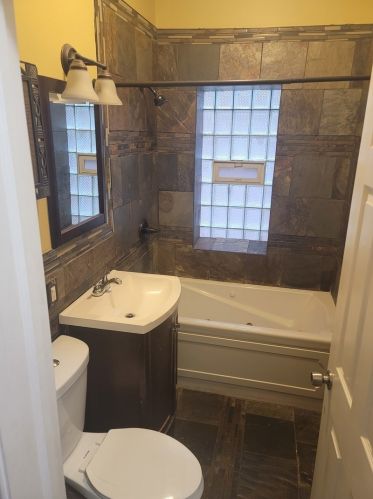 7219 East End Ave, Chicago IL 60649-4576 exterior