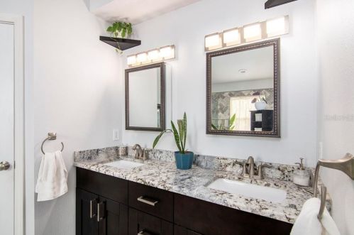 12219 Bishopsford Dr, Tampa FL 33626-1317 exterior