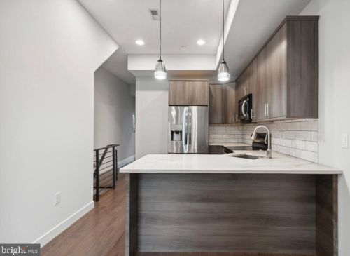 2120 Franklin St, Philadelphia PA 19133-2107 exterior