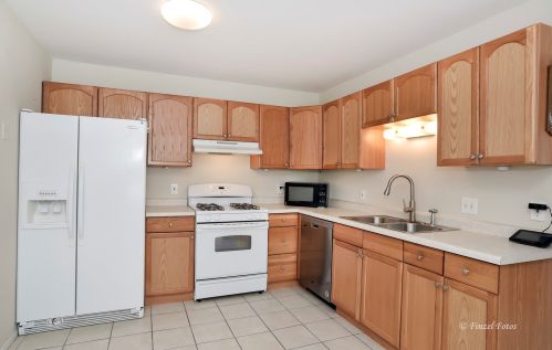 996 Hawthorne Dr, Bull Valley IL 60014-8393 exterior