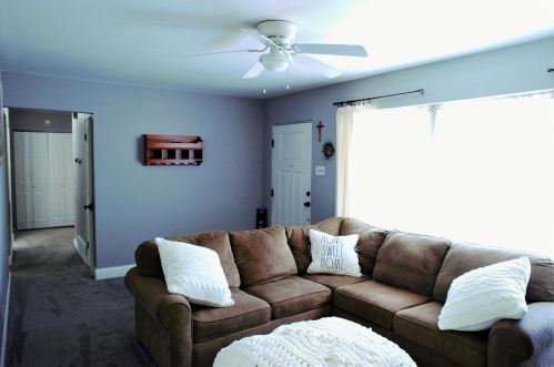 8714 Red Oak Dr, Saint Louis, MO 63126-1932