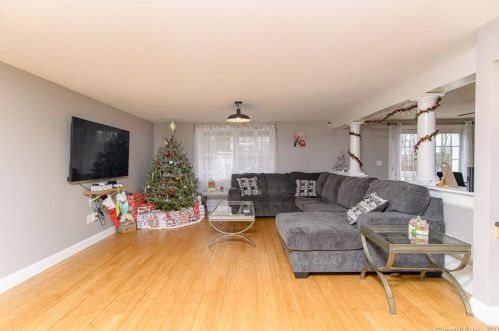 3 Grn Holw Rd, Killingly CT 06239-3546 exterior