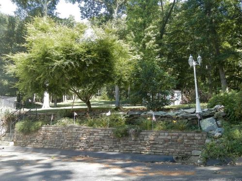 136 Putnam Pike, Killingly CT 06241-1628 exterior