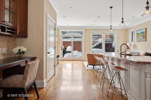 5048 Oakley Ave, Chicago IL 60625-1830 exterior