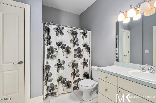 1860 Tall Pne Dr, Grand Rapids MI 49546-7923 exterior