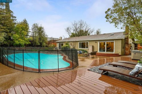 5143 Coral Ct, Concord CA 94521-2315 exterior