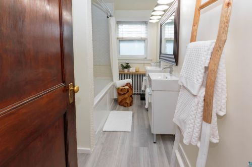 2033 Woodland Ave, Duluth MN 55803-2467 exterior