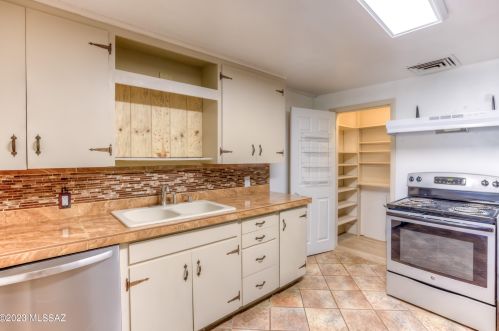 4602 Seneca St, Tucson AZ  85712-3272 exterior