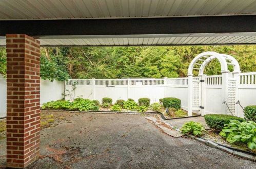 19 Tree Hollow Ln, Huntington Station NY  11746-6315 exterior