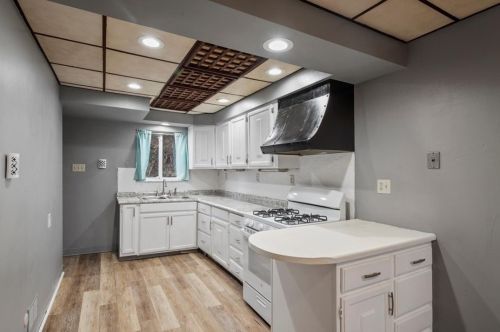 106 Carrick Ave, Pittsburgh PA  15210-4324 exterior