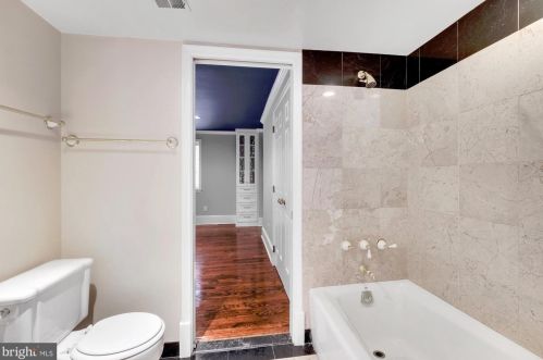 2022 Locust St, Philadelphia PA 19103-5614 exterior