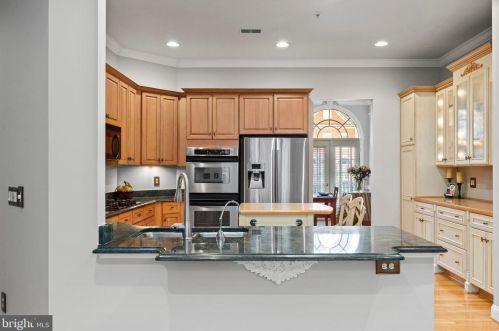 5246 Bessley Pl, Alexandria VA 22304-8647 exterior