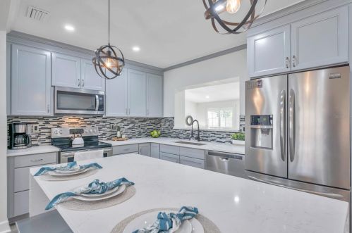 3912 Bay View Ave, Tampa FL  33611-1234 exterior