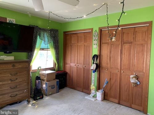 6 Kari Ct, Jackson Twp NJ 08527-1377 exterior