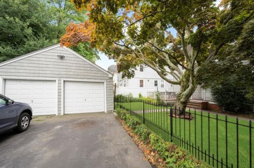 655 Pleasant Vly Pkwy, Providence RI 02908-4214 exterior