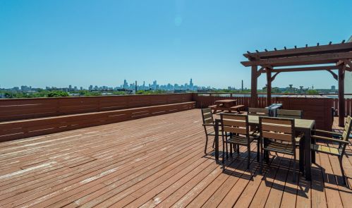 2915 Clybourn Ave, Chicago IL 60618-8282 exterior