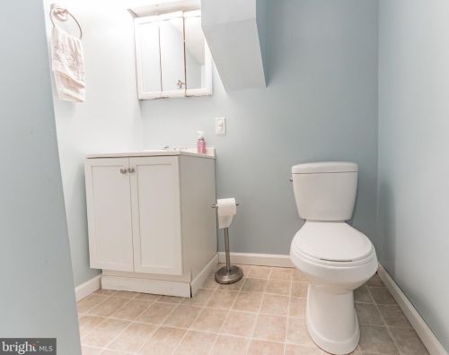 966 Claire Ave, Huntingdon Valley PA 19006-8623 exterior