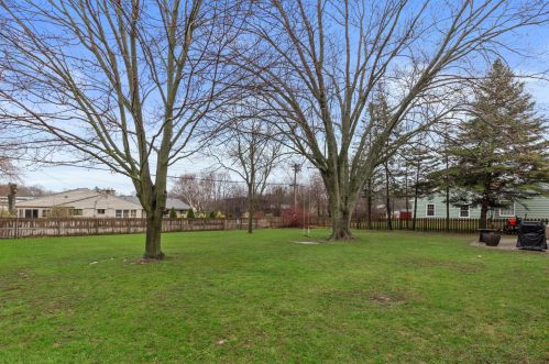 9006 Rexleigh Dr, Milwaukee, WI 53217-1866