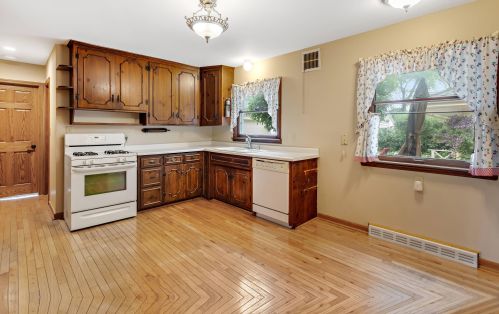 525 103, Milwaukee WI 53226-4315 exterior