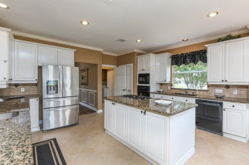 48 La Costa Dr, Montgomery TX 77356-5357 exterior